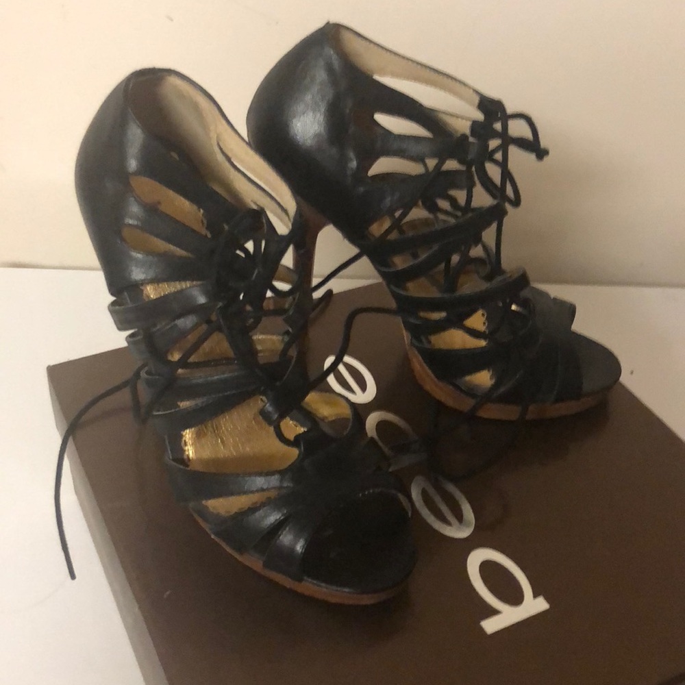 Jenae leather Bebe lace up sandals size 7 wooden heel